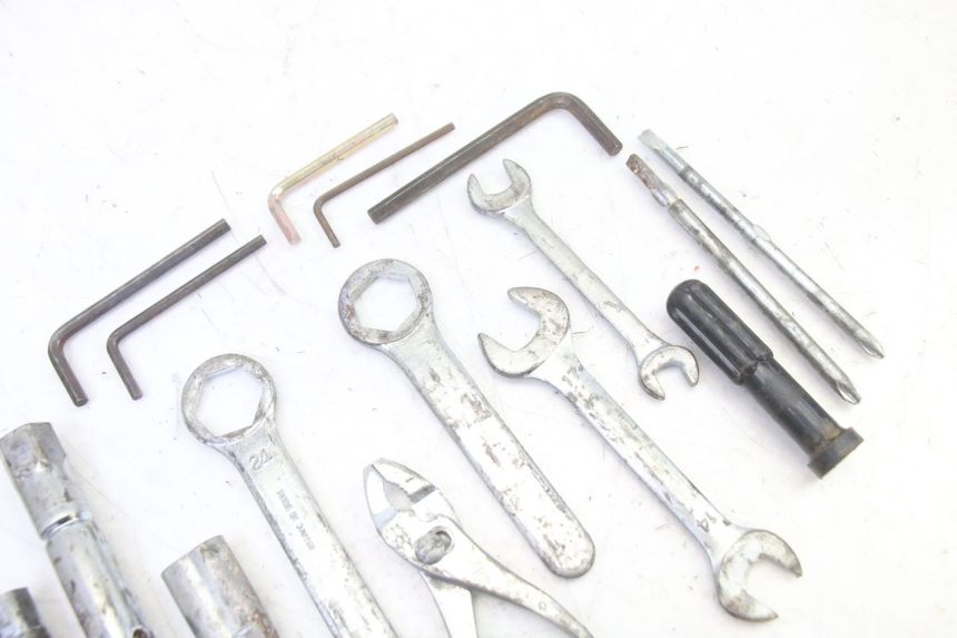 photo de KIT UTENSILI SUZUKI SV S 650 (2003 - 2009)
