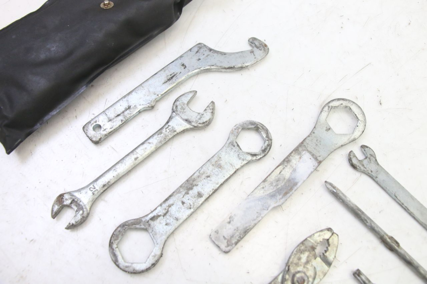 photo de KIT UTENSILI YAMAHA TDR DELTABOX 125 (1993 - 2003)