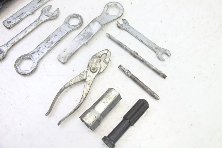 photo de KIT UTENSILI YAMAHA TDR DELTABOX 125 (1993 - 2003)