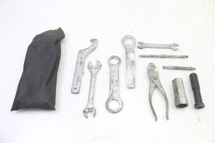 photo de KIT UTENSILI YAMAHA TDR DELTABOX 125 (1993 - 2003)