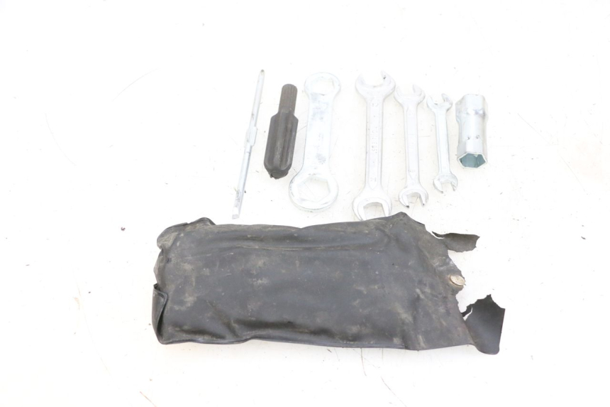 photo de KIT UTENSILI YAMAHA TZR 50 (2008 - 2016) - Altra angolazione