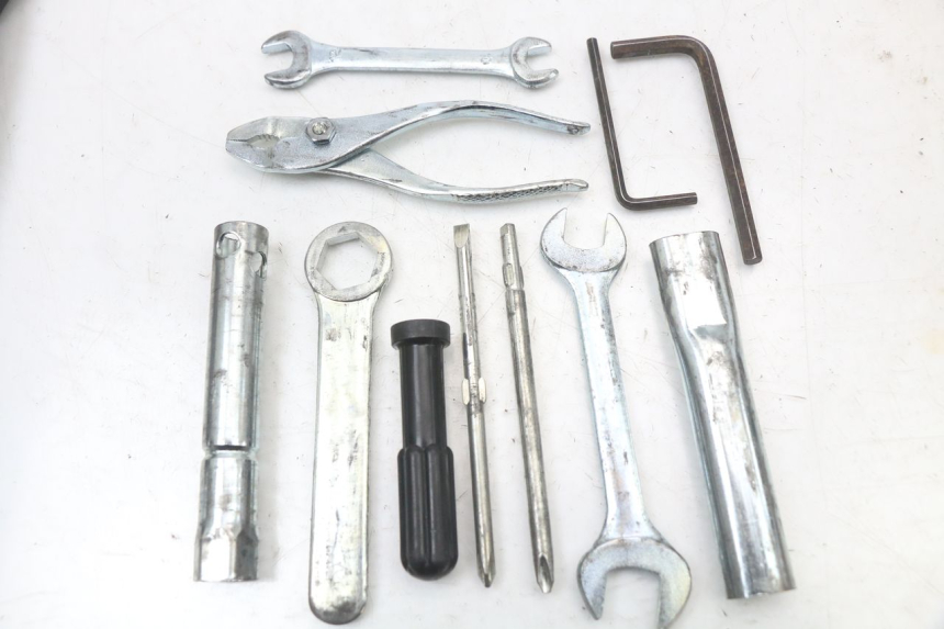 photo de Set di attrezzi SUZUKI VL INTRUDER 125 (2004 - 2007)