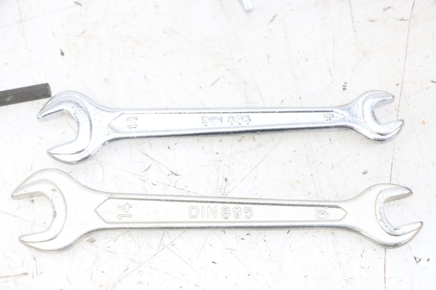 photo de KIT UTENSILI HONDA XLV VARADERO 125 (2000 - 2006)