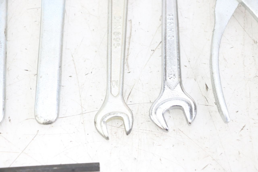 photo de KIT UTENSILI HONDA XLV VARADERO 125 (2000 - 2006)