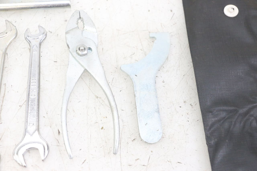 photo de KIT UTENSILI HONDA XLV VARADERO 125 (2000 - 2006)