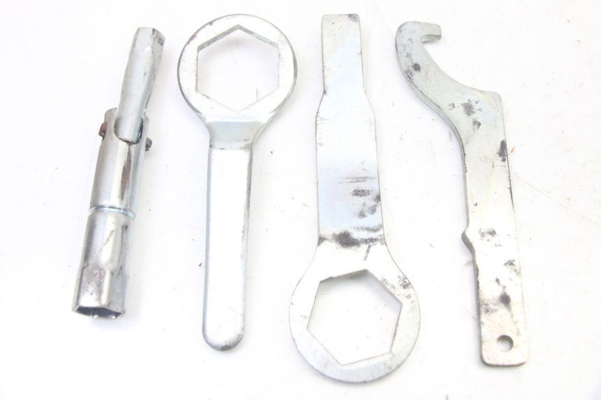 photo de KIT UTENSILI YAMAHA FZ6 FAZER S2 600 (2007 - 2011)