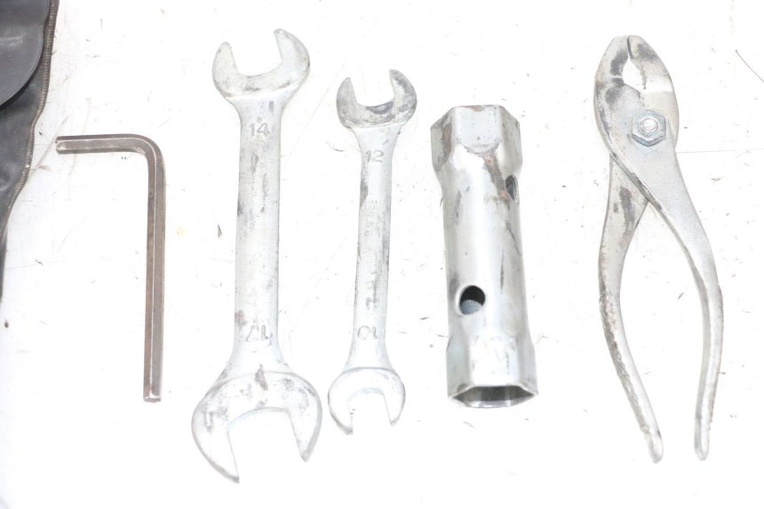 photo de KIT UTENSILI YAMAHA YFM R RAPTOR 250 (2008 - 2014) - Stato della superficie e materiale