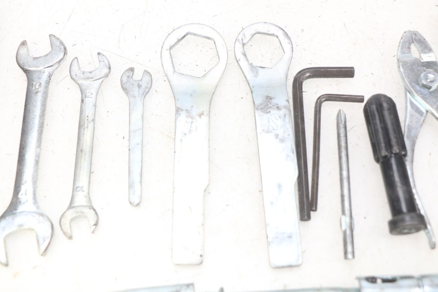 photo de KIT DI ATTREZZI KAWASAKI ZR7 ZR-7 S 750 (1999 - 2004)