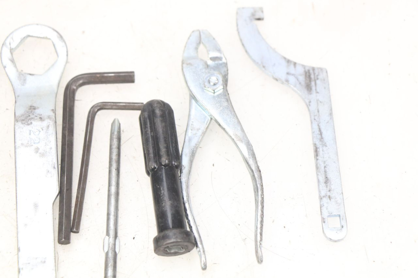 photo de KIT DI ATTREZZI KAWASAKI ZR7 ZR-7 S 750 (1999 - 2004)