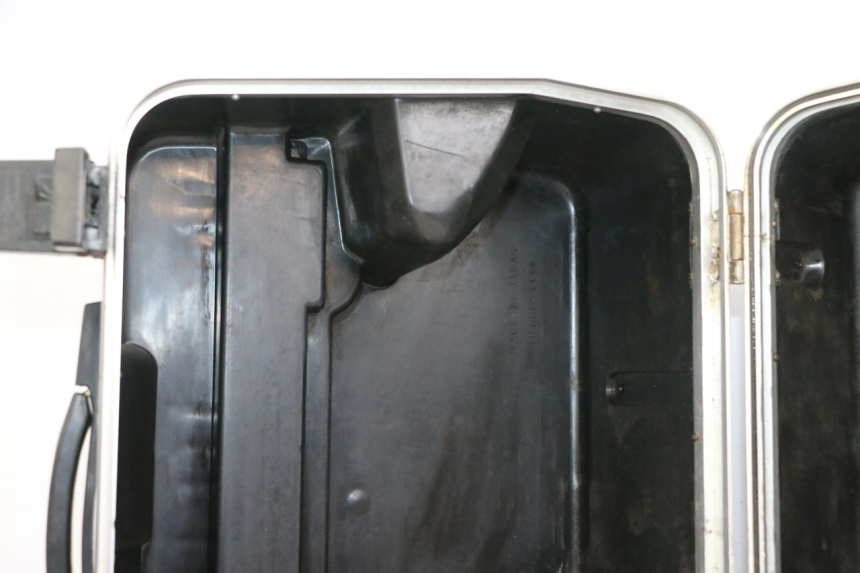 photo de VALIGIA SINISTRA KAWASAKI GTR 1000 (1994 - 2004) - Dettagli dei punti di fissaggio