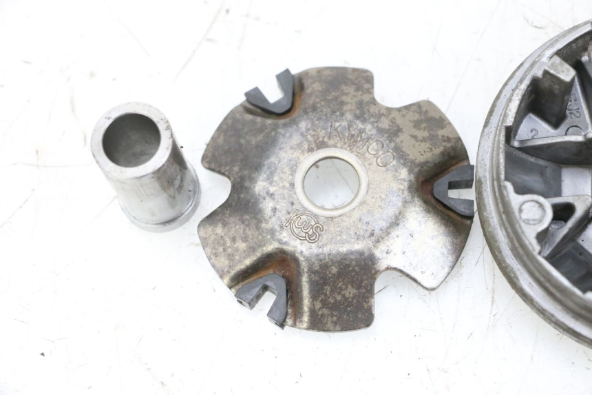 photo de VARIATORE KYMCO AGILITY CITY 4T 50 (2008 - 2016) - Dettagli dei punti di fissaggio