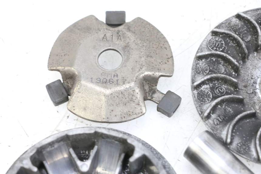 photo de VARIATORE SYM ORBIT III 3 4T 50 (2018 - 2021) - Stato della superficie e materiale