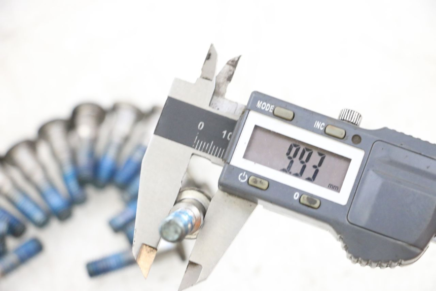 photo de BULLONE DEL DISCO DEL FRENO SUZUKI GSXR GSX-R 1000 (2003 - 2004) - Dettaglio del componente