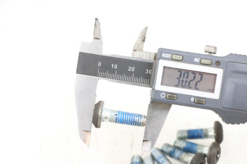 photo de BULLONE DEL DISCO DEL FRENO YAMAHA YP MAJESTY 125 (2002 - 2006) - Zoom sullo stato d'uso