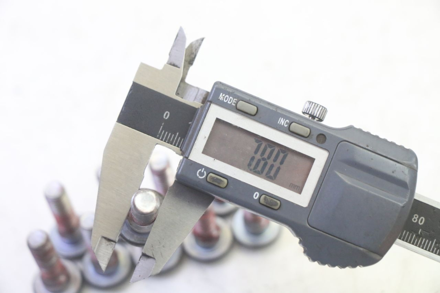 photo de BULLONE DEL DISCO DEL FRENO KAWASAKI ZR 7 750 (1999 - 2001) - Primo piano tecnico